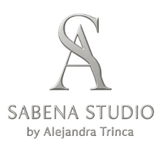 Portrait Alejandra Trinca, founder of Sabena Studio, especialist in executive support and digital marketing