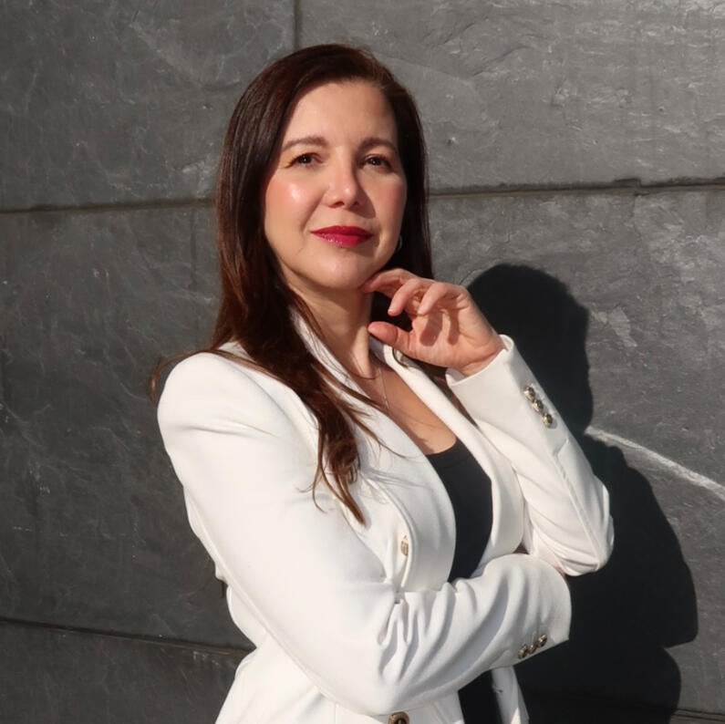 alt="Remote executive support and digital strategy by Alejandra Trinca from Sabena Studio"